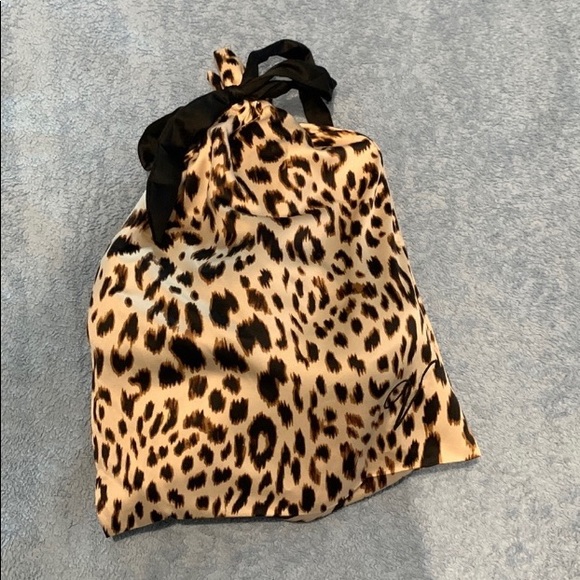 Victoria’s Secret slippers. Never been worn. - Picture 2 of 4